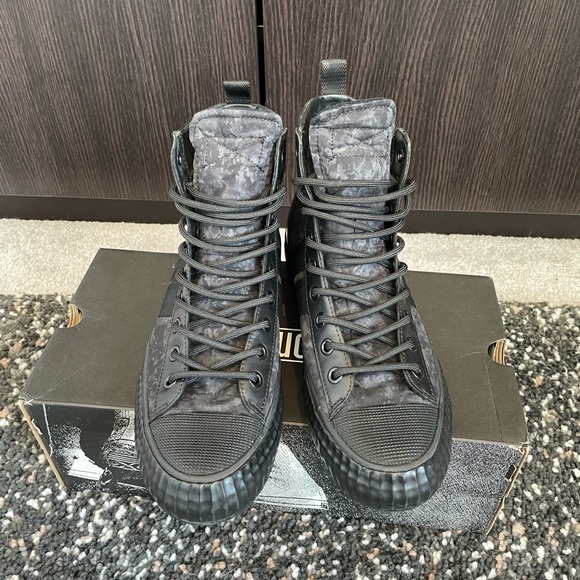 John Varvatos Winterized High Tops US 8.5 (Fits like 9.5) - Picture 3 of 7